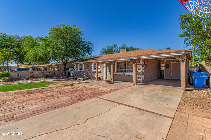 Property Photo: 4634 W Weldon Avenue AZ 85031