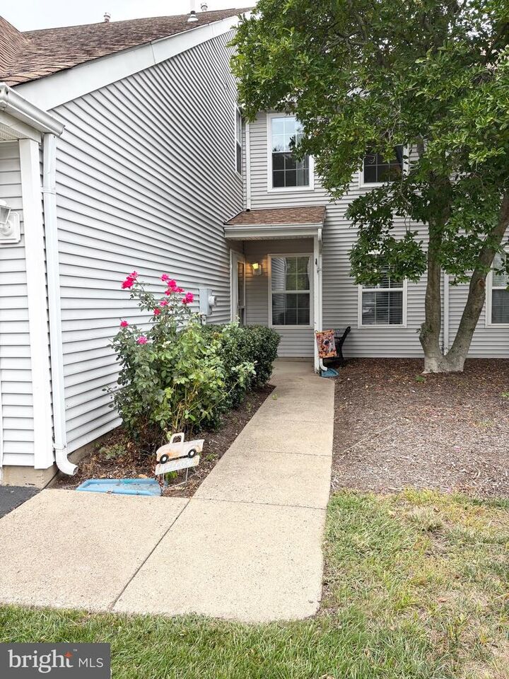28 Magnolia Court  Bordentown NJ 08505 photo