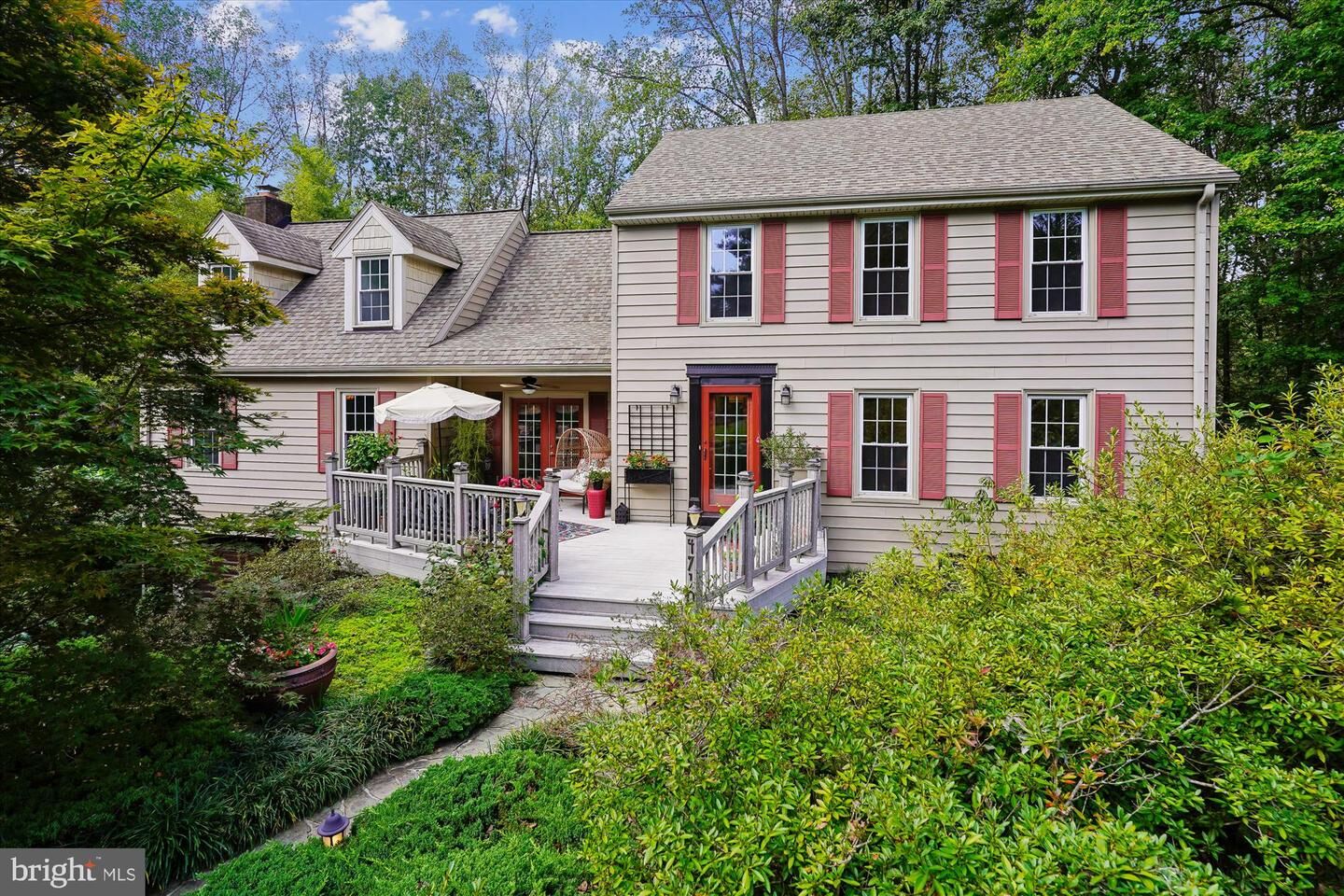 Property Photo: 4710 Pinecrest Court VA 22025