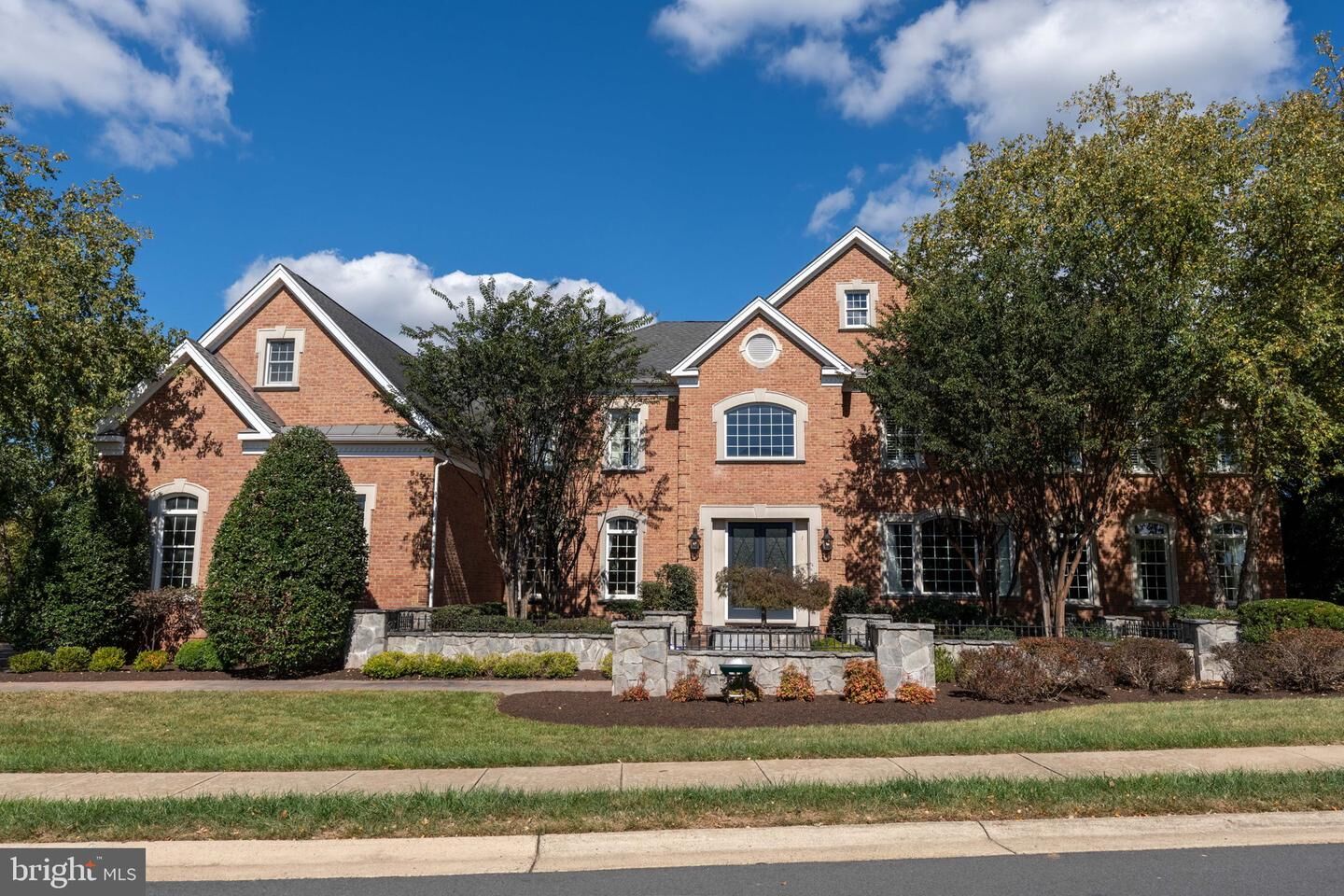Property Photo: 43582 Old Kinderhook Drive VA 20147
