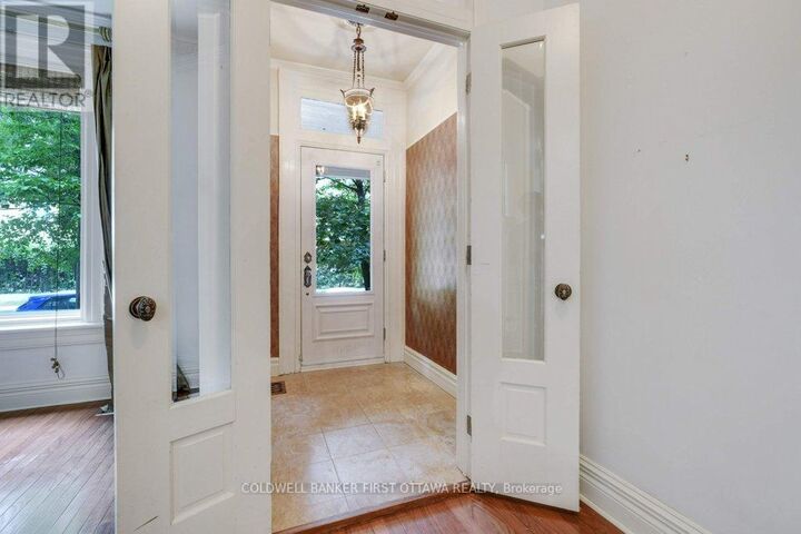 Property Photo: 543 Besserer Street ON K1N 6C6