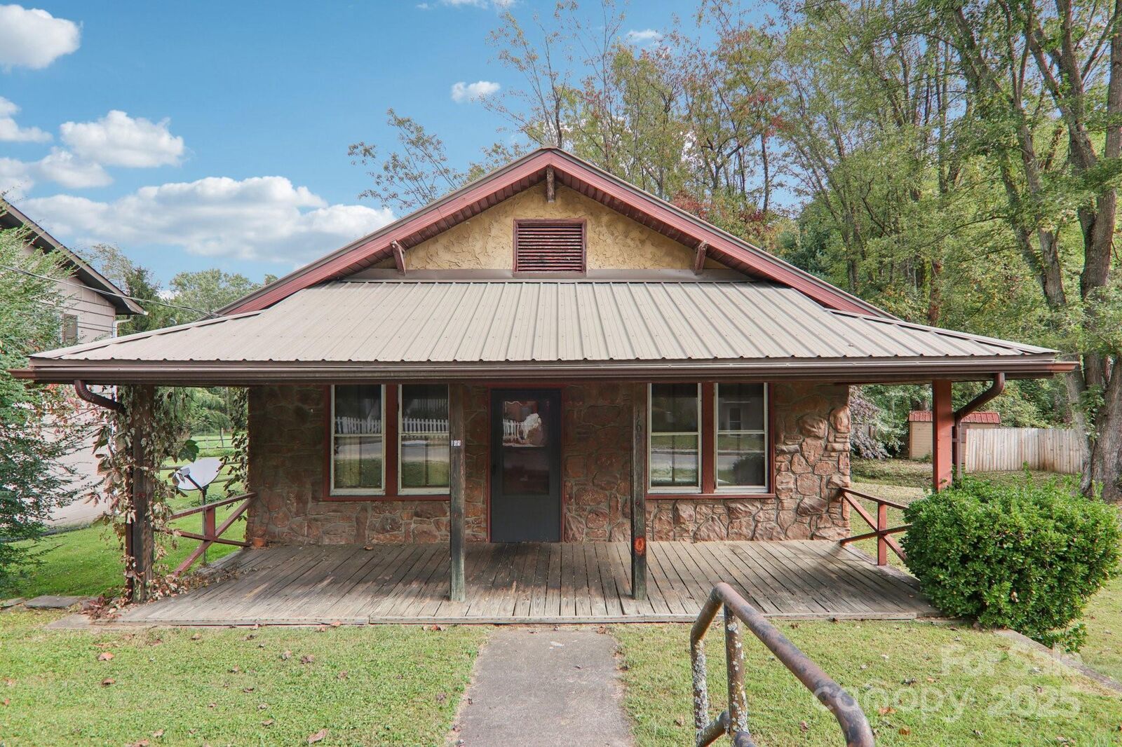 Property Photo:  169 East Street  NC 28786