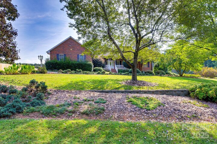 3132 Fox Den Circle  Iron Station NC 28080 photo