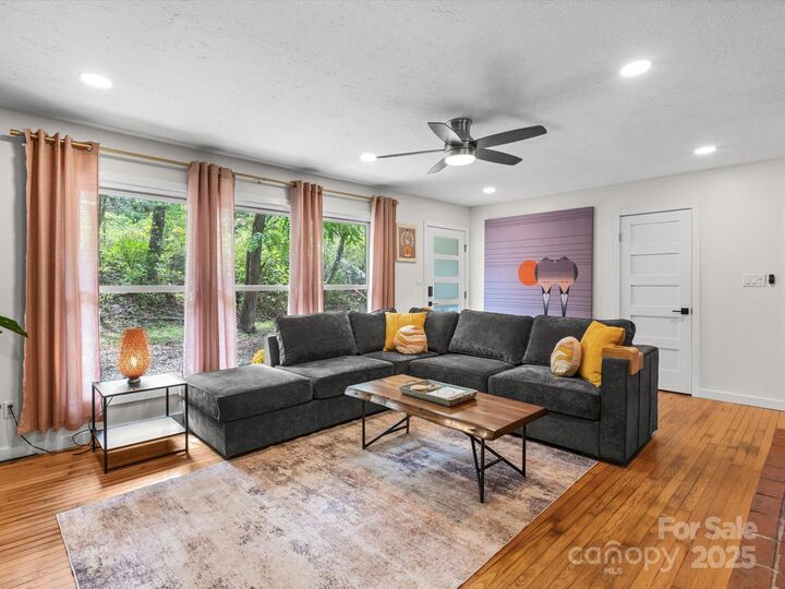 Property Photo: 17 Hummingbird Lane NC 28806