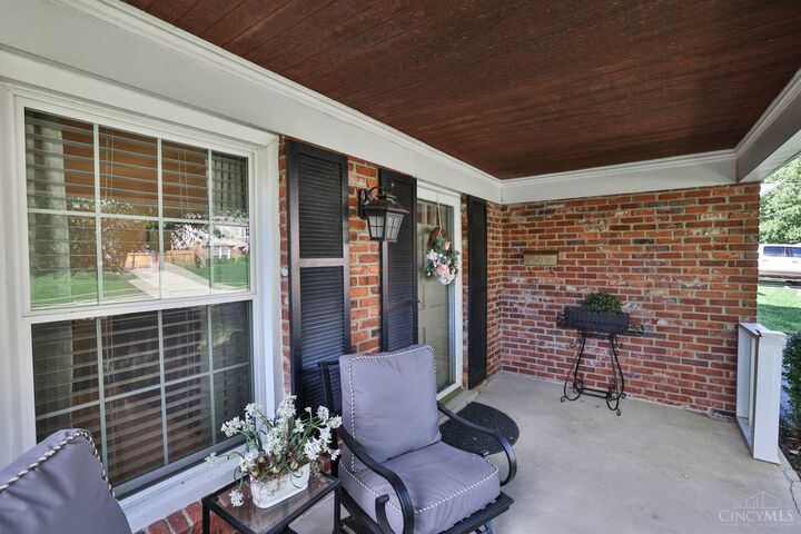 Property Photo: 981 Eastland Terrace OH 45230