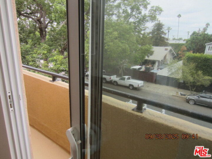 Property Photo: 1212 N Beachwood Dr CA 90038