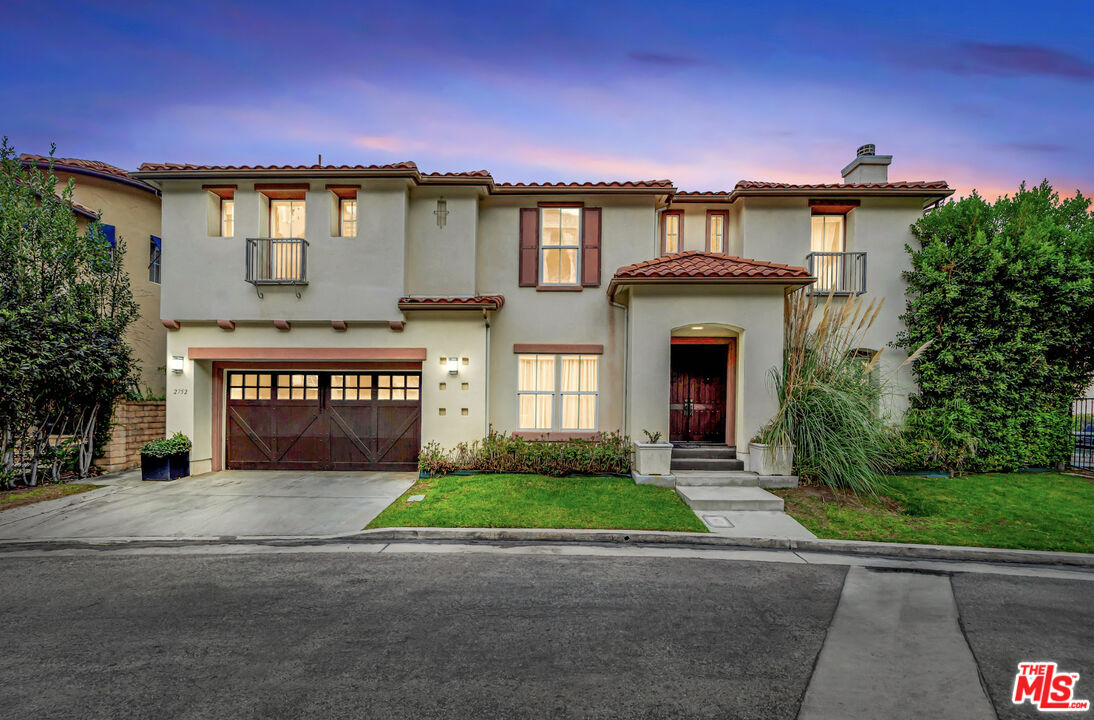 Property Photo: 2752 Stone View Ct CA 90068