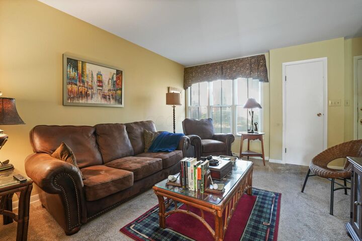 Property Photo: 1594 Lafayette Drive OH 43220