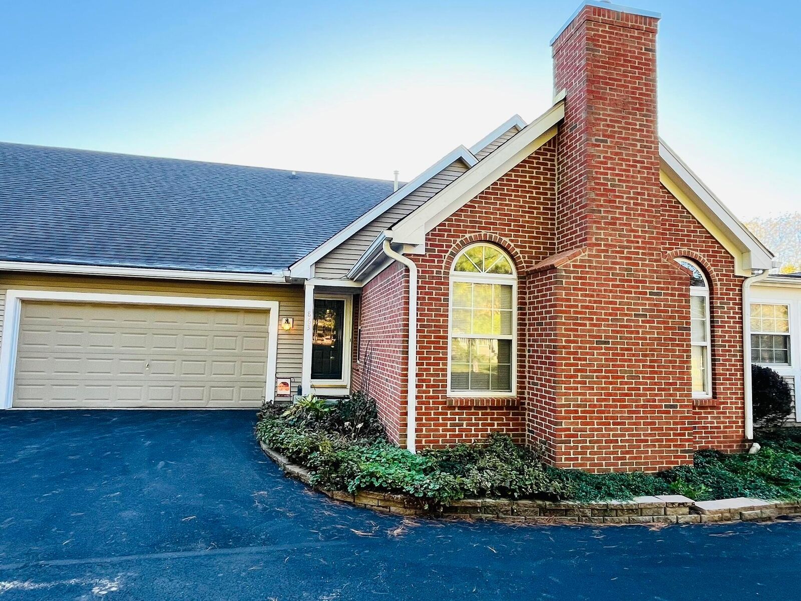 Property Photo: 863 Shelbourne Place OH 43055