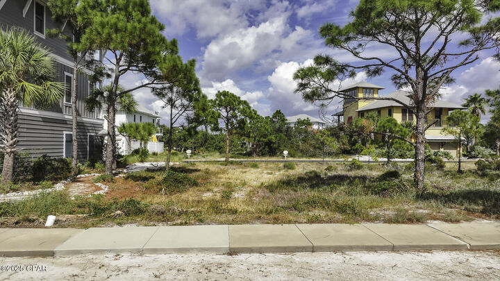Property Photo: 84 Pinnacle Drive FL 32456