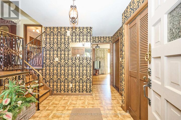 Property Photo:  47 Sherwood Forrest Trail  ON L3C 5X7 
