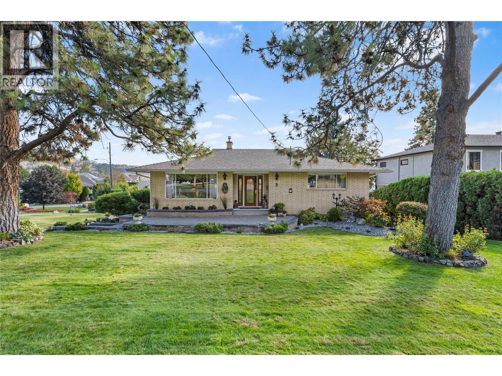 Property Photo:  3 Alameda Court  BC V1V 1C6 