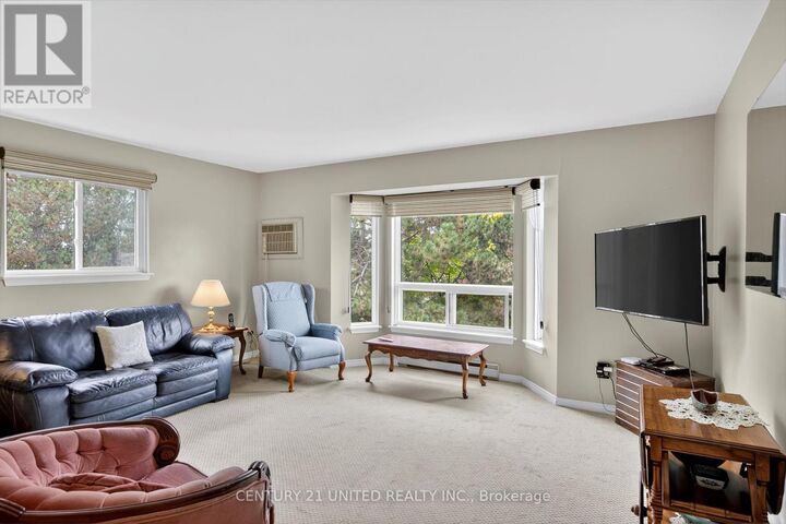 Photo de la propriété: 2020 Mapleridge Drive 303 ON K9K 1W2