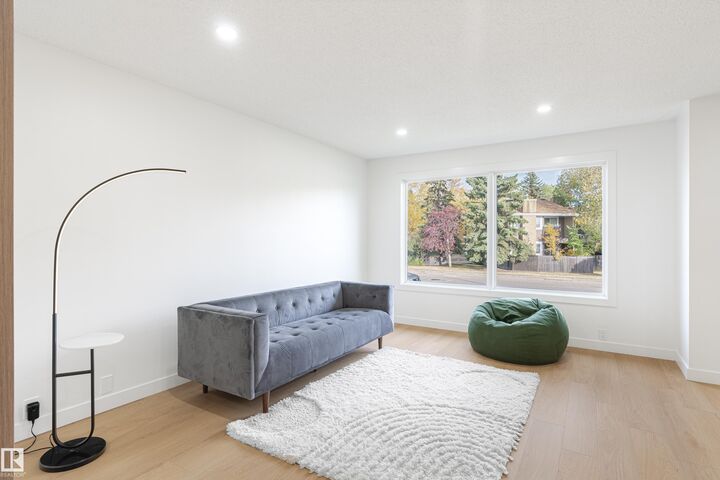 18031 96 Avenue NW  Edmonton AB T5T 2Z3 photo