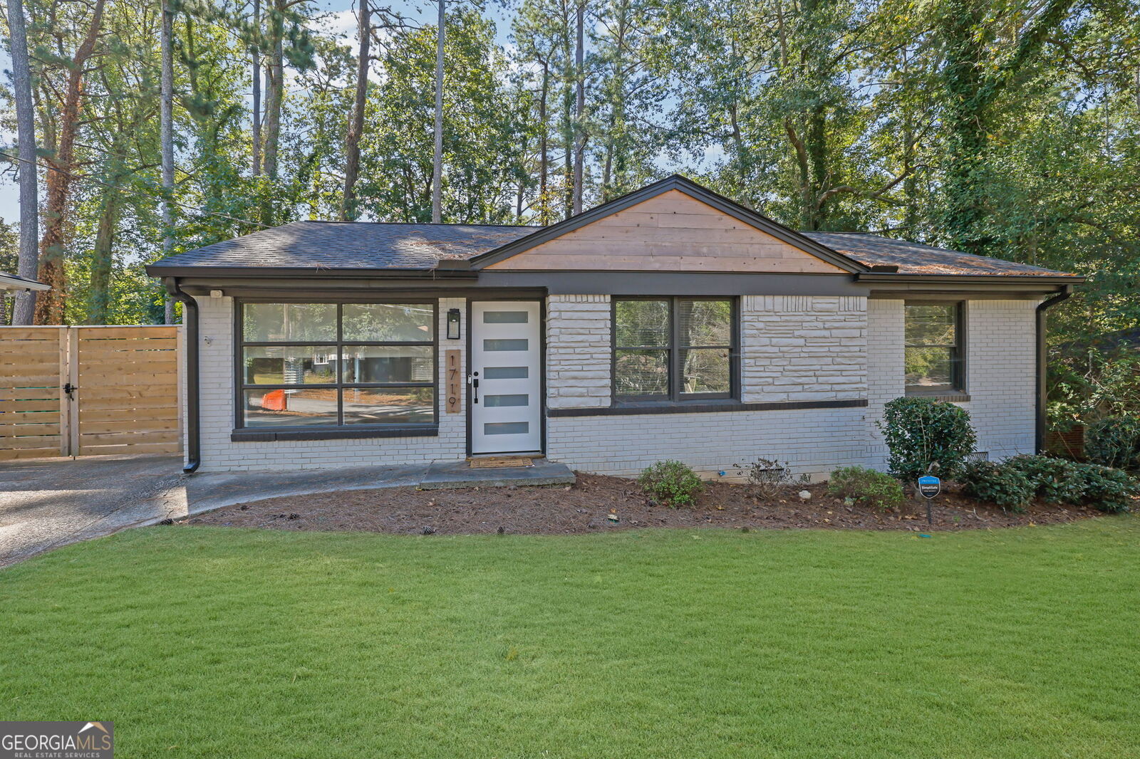 Property Photo: 1719 San Gabriel Avenue GA 30032