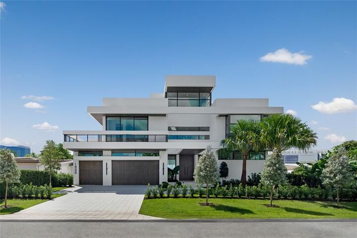 Property Photo: 1500 SE 14 FL 33316