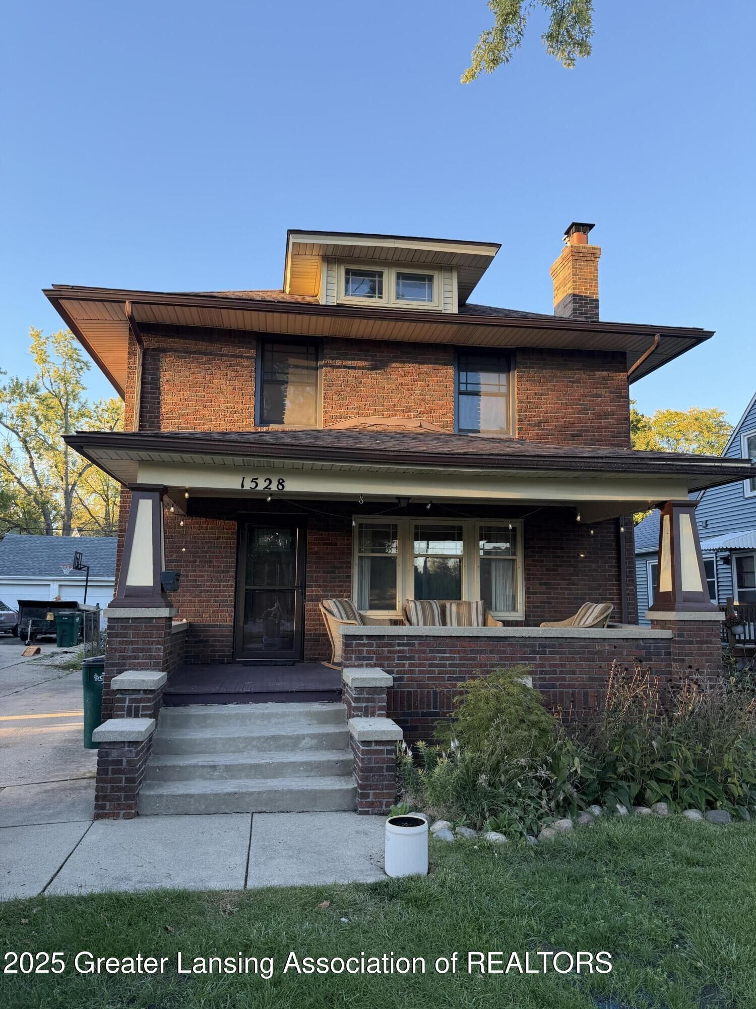 Property Photo: 1528 W Shiawassee Street MI 48915