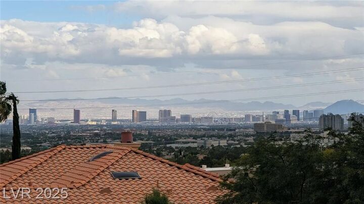 Property Photo: 1904 Hot Oak Ridge Street NV 89134