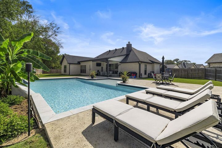 Property Photo: 213 Lafoy Ln TX 75650