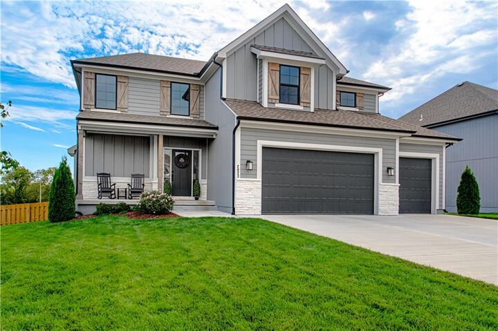 Property Photo: 2023 SW Farm Field Lane MO 64082