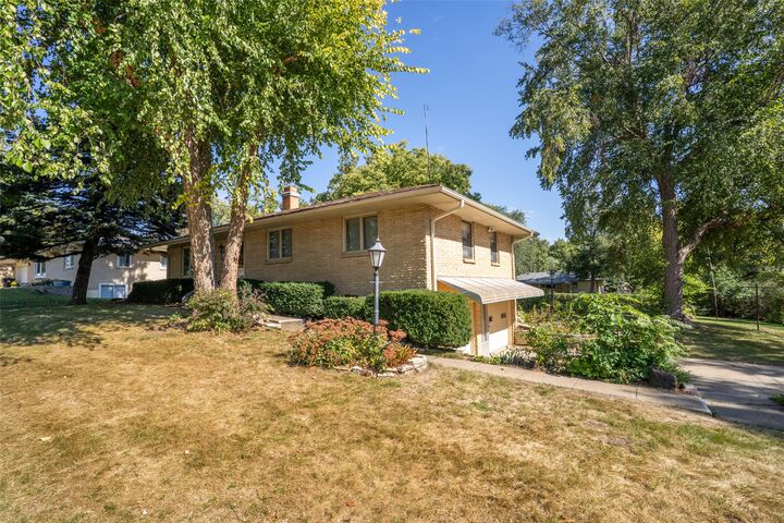 Property Photo: 6715 NW 10th Street IA 50313