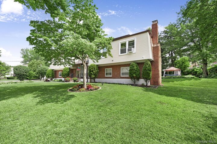 Property Photo:  6 Farmstead Road  NY 12553 