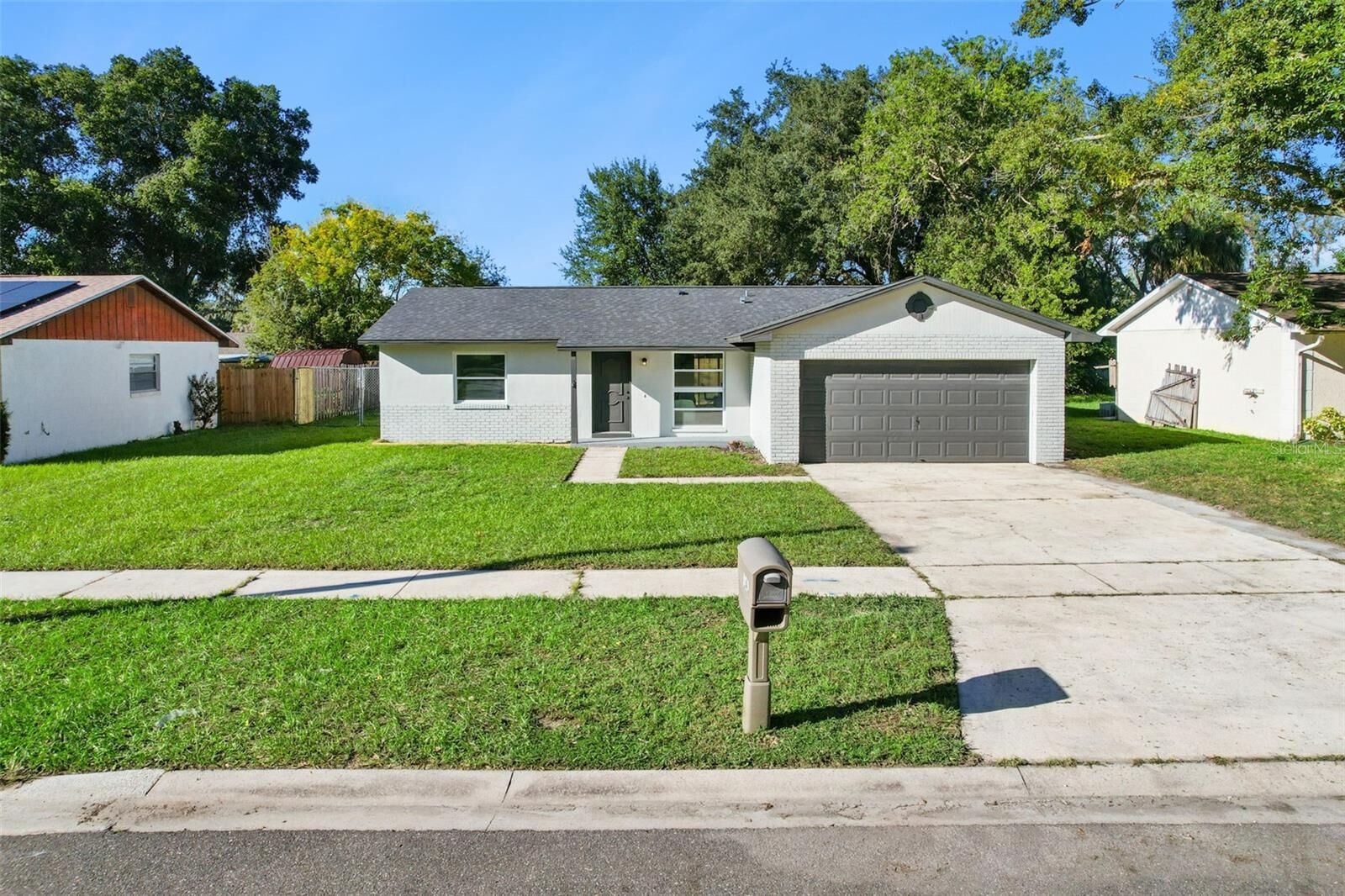 Property Photo: 5843 Hutton Drive FL 32808