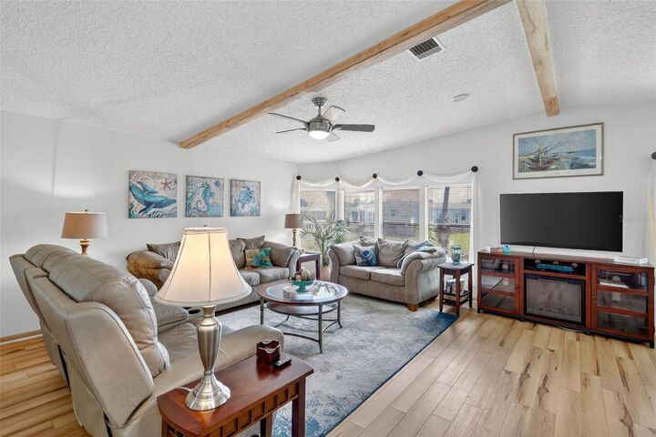 Property Photo: 165 Nightingale Circle FL 34222