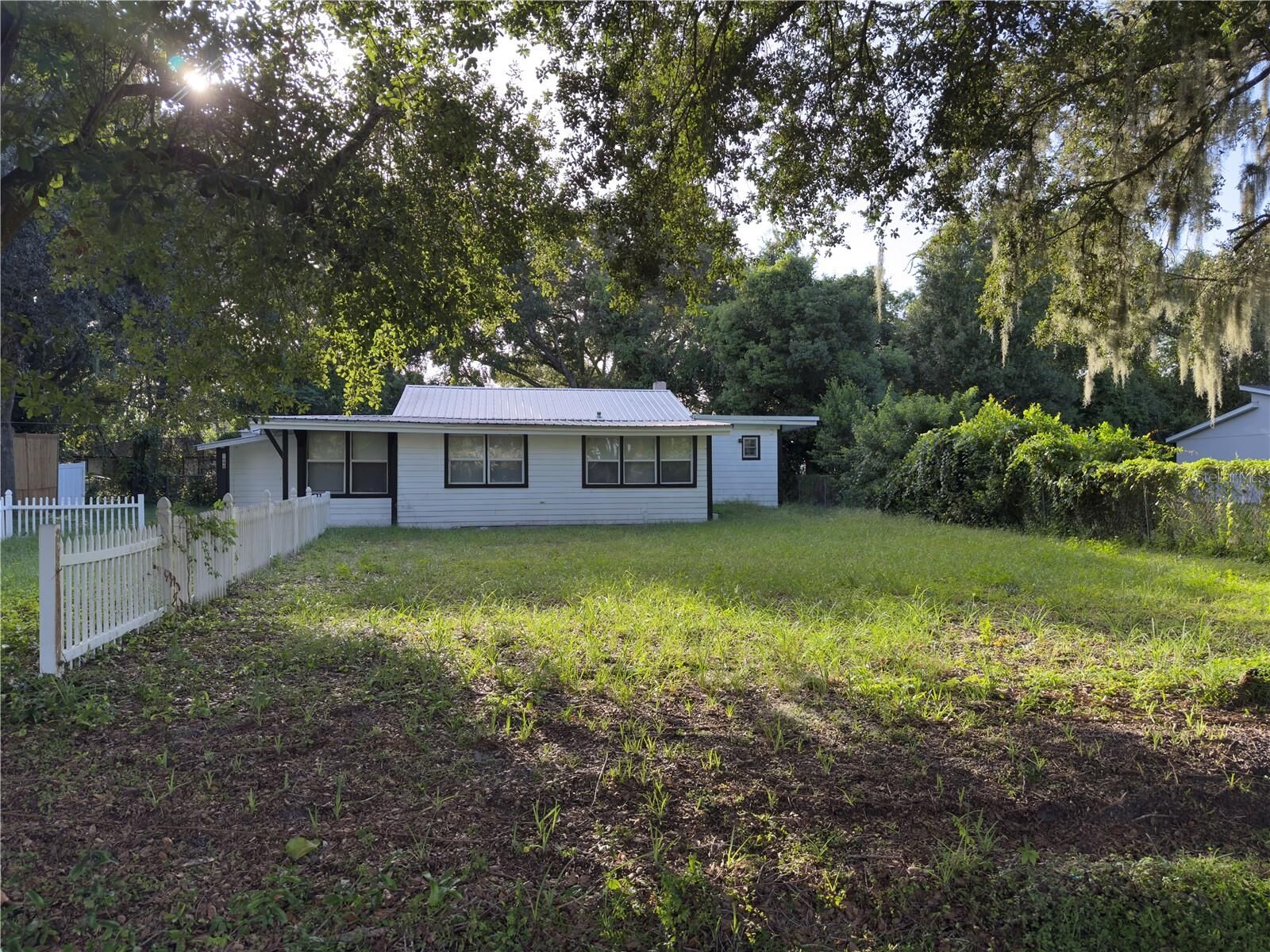 Property Photo:  1640 Salem Drive  FL 32807