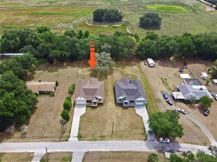 Property Photo: 12500 Green Oak Lane FL 33525