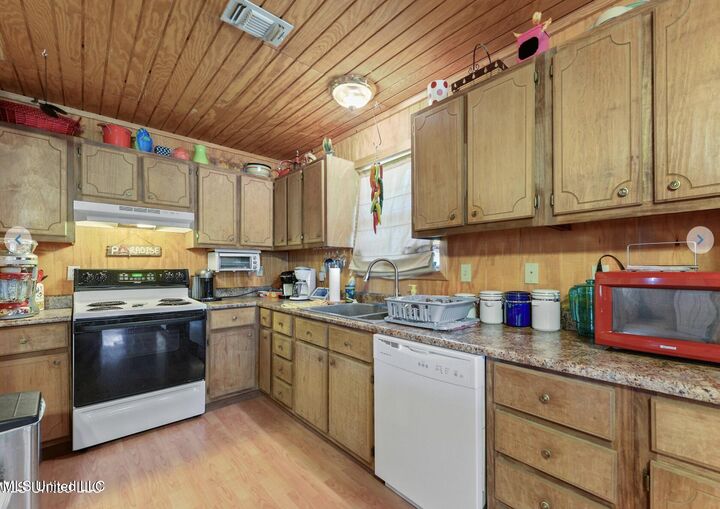 Property Photo: 10008 Willow Street MS 39520