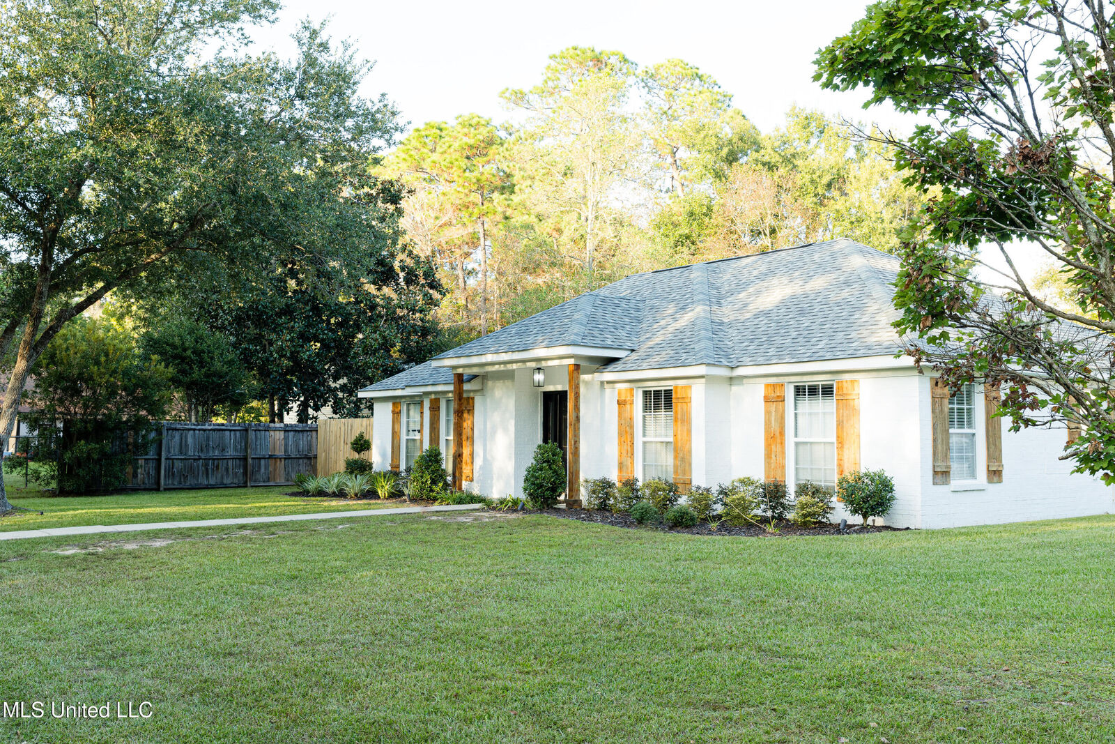 Property Photo: 2000 Heron Lane MS 39553