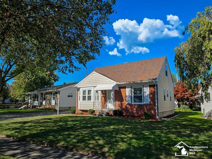 Property Photo:  954 Jefferson Court  MI 48161 