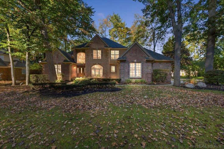 Property Photo: 53463 Hunters Crossing Drive MI 48315