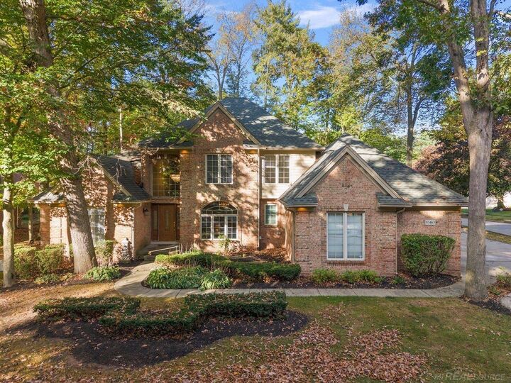 Property Photo:  53463 Hunters Crossing Drive  MI 48315 