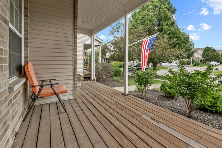 Property Photo: 516 Clayton Circle 516 IL 60178