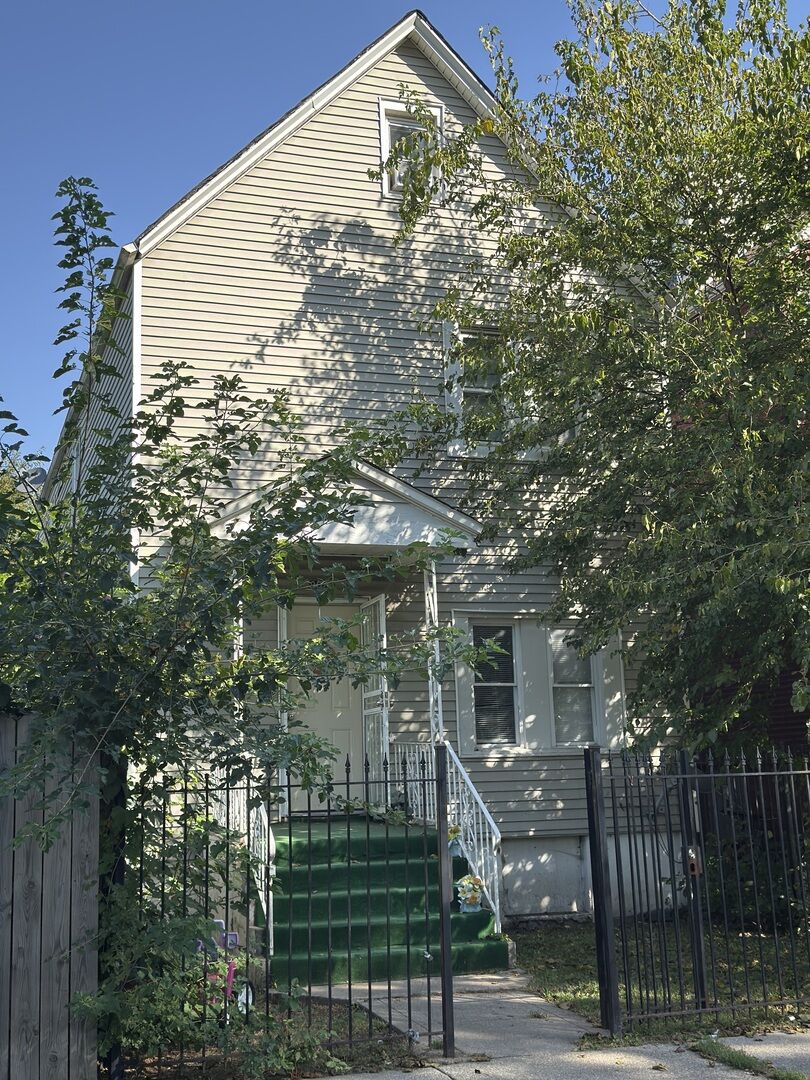 Property Photo:  2020 W 69th Place  IL 60636 