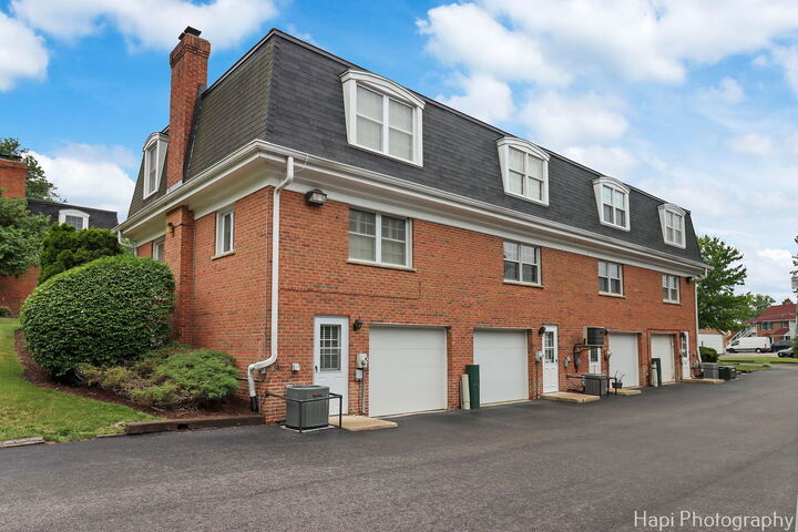 Property Photo: 336 Eastern Avenue IL 60010