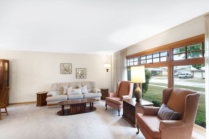 Property Photo: 147 Lance Drive IL 60016