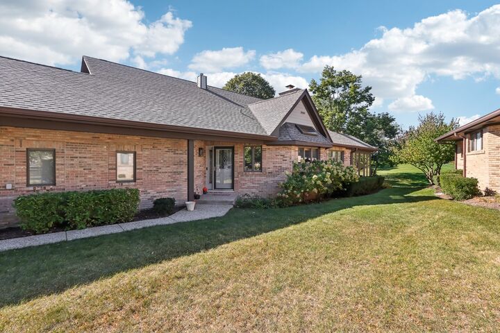 1698 Pebble Beach Drive  Hoffman Estates IL 60169 photo
