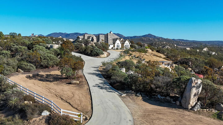 Property Photo:  42095 Crazy Horse Canyon Drive  CA 92536 