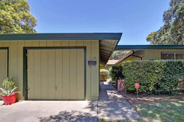 Property Photo: 33 Simmons Way CA 95616