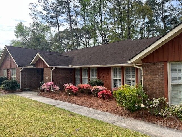 Property Photo: 35 Clarendon Road GA 31410