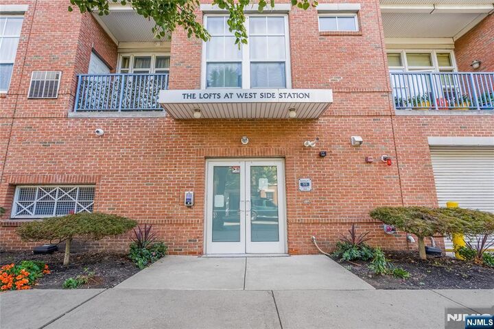 Property Photo:  55 Mallory Avenue 69  NJ 07305 