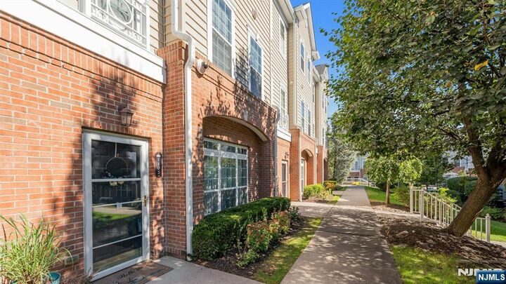 Property Photo:  1105 Hamilton Street  NJ 07109 