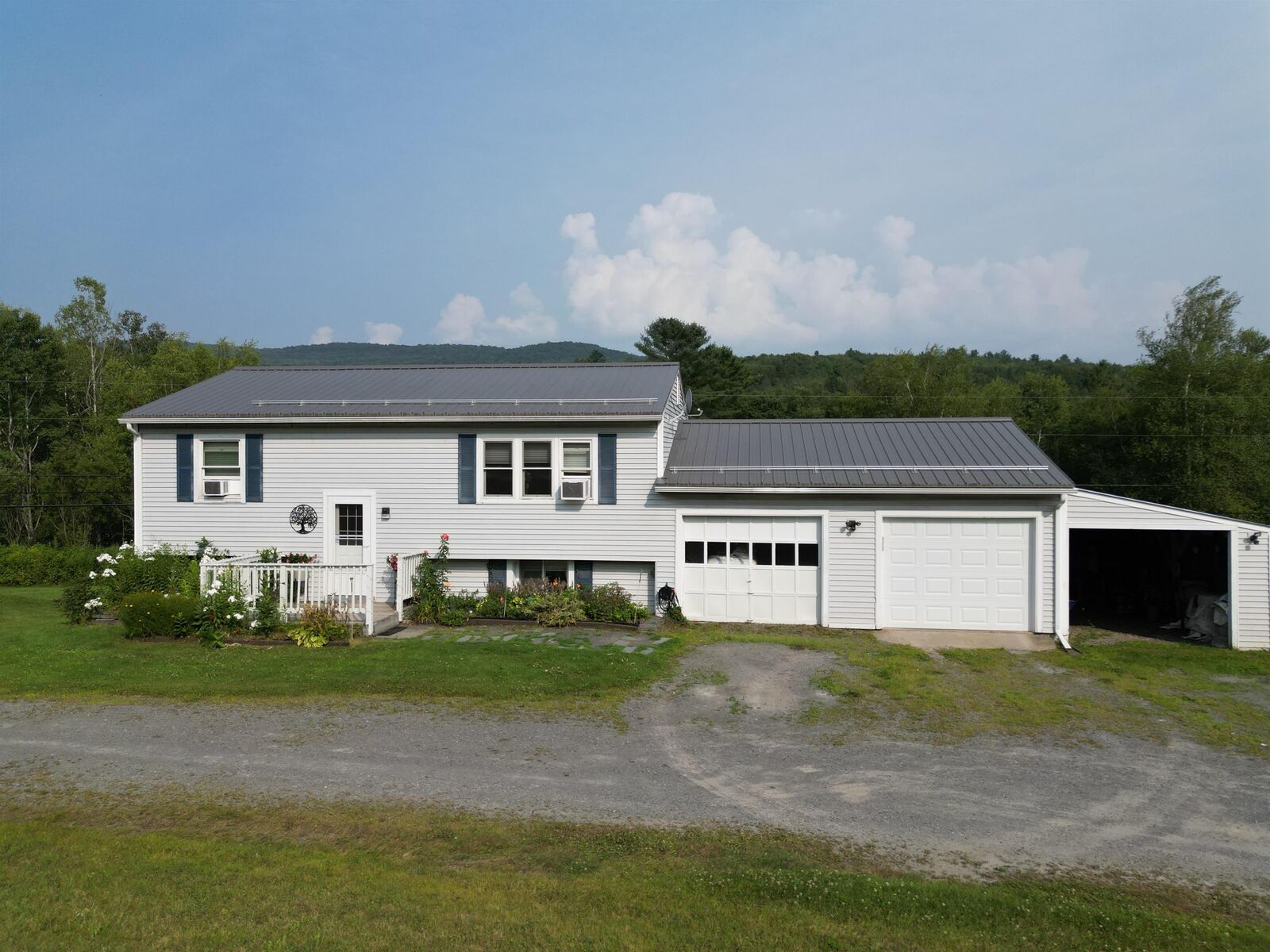 Property Photo: 660 Vt Route 15 VT 05489