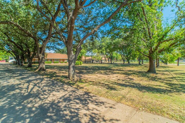 Property Photo: 2534 Sunnyvale Road TX 75050