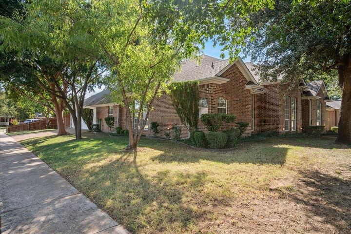 Property Photo: 6112 Club House Drive TX 76148