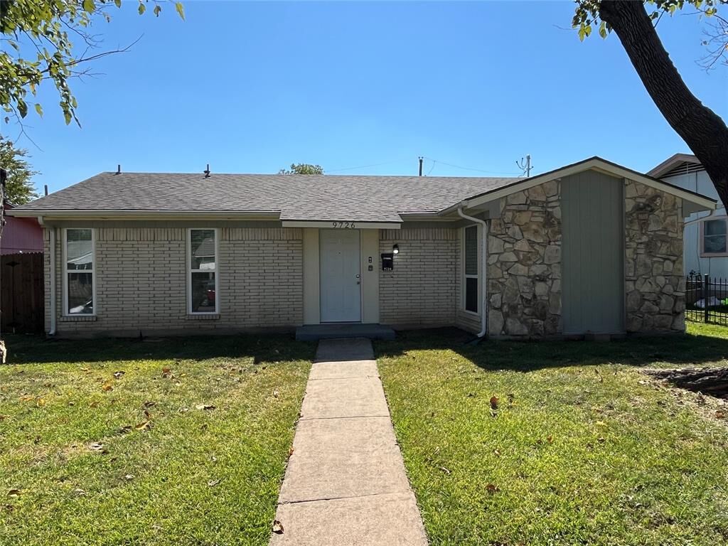 Property Photo: 9726 Glengreen Drive TX 75217