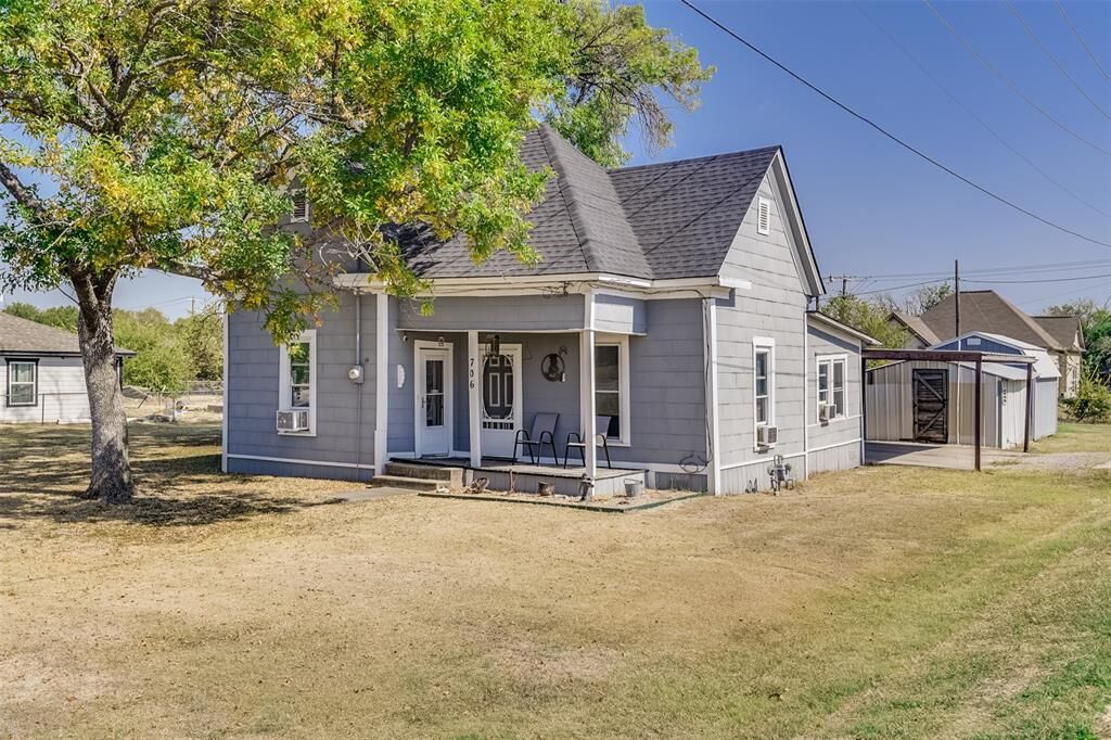 Photo de la propriété:  706 S Walnut Street  TX 76084 